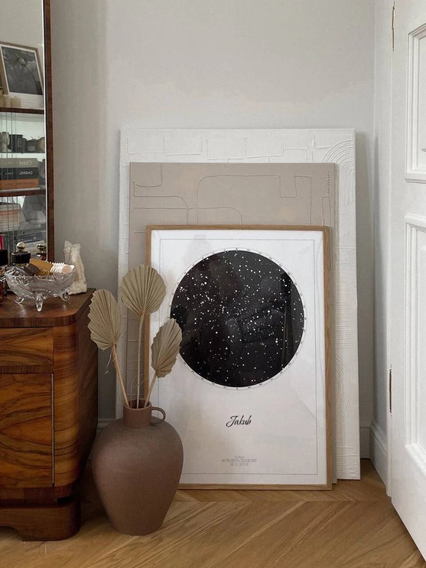 Mapa hviezdnej oblohy online ako štýlová dekorácia interiéru